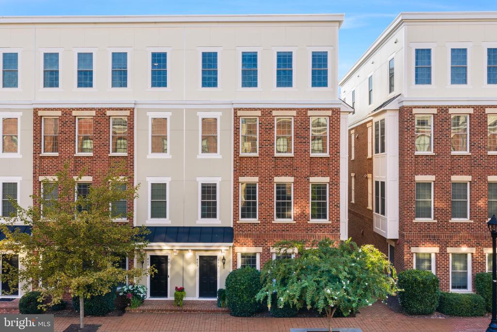 473 KORNBLAU TERRACE SE