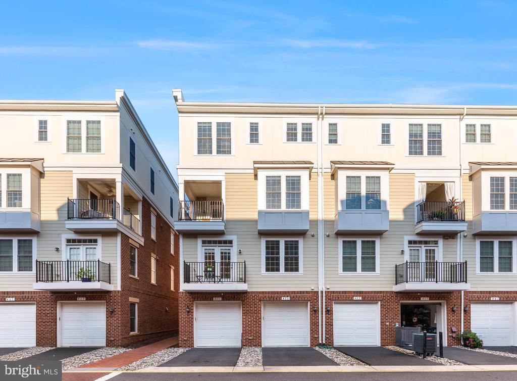 473 KORNBLAU TERRACE SE
