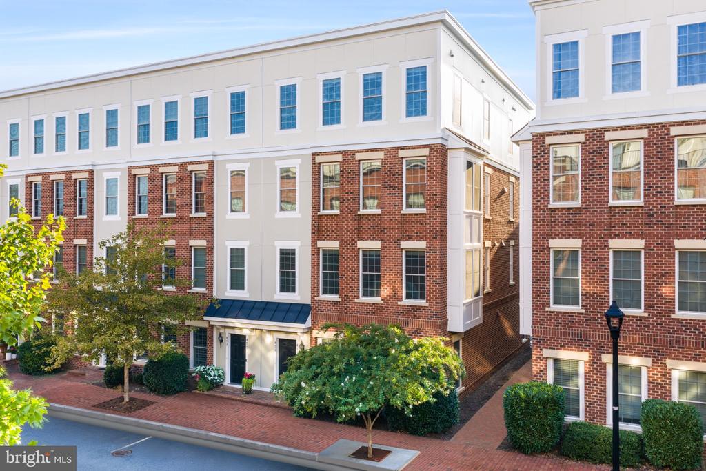 473 KORNBLAU TERRACE SE