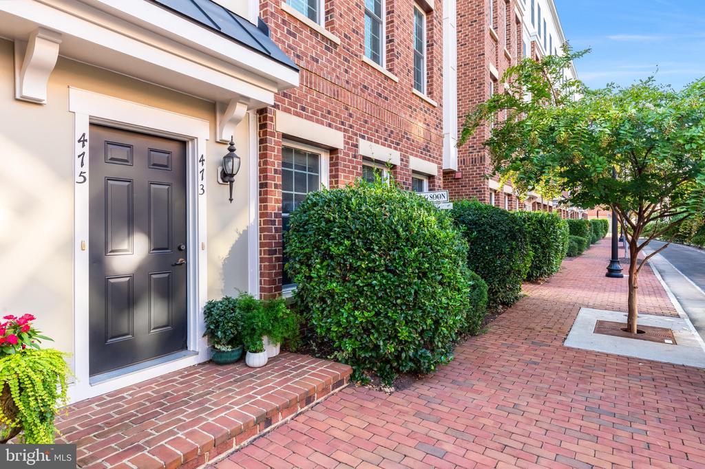 473 KORNBLAU TERRACE SE