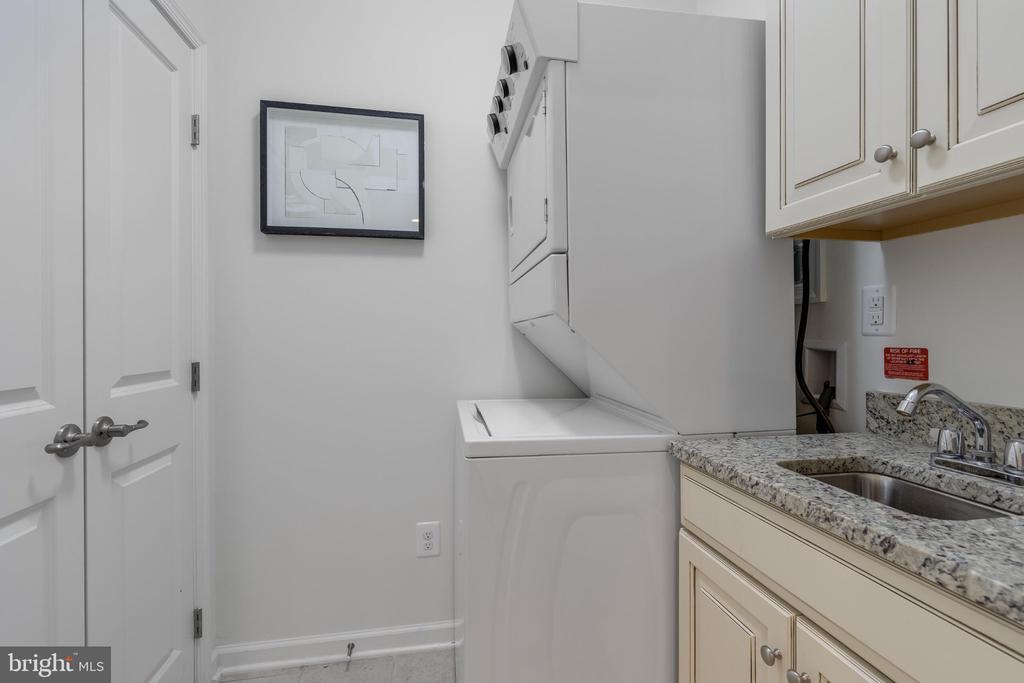 473 KORNBLAU TERRACE SE