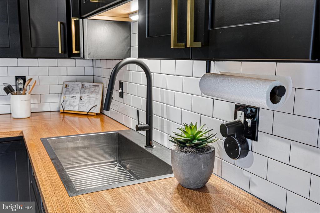 616 YORK LANE SE