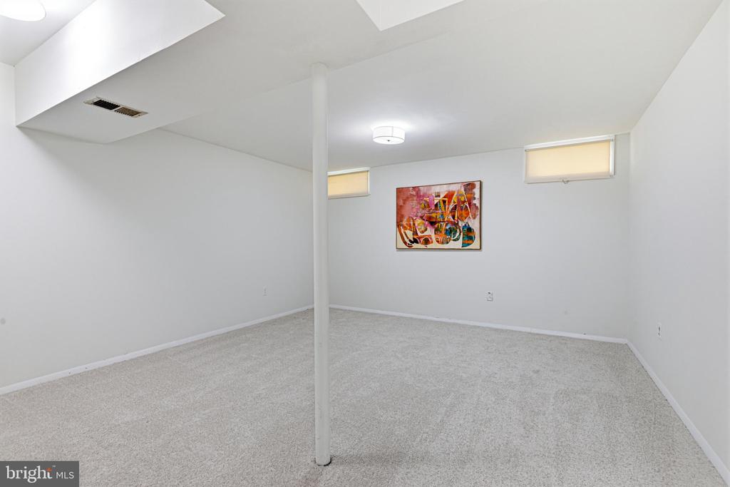 15068 HOLLEYSIDE DRIVE