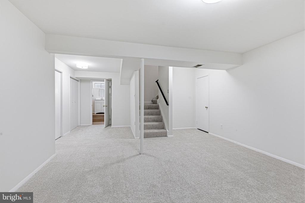 15068 HOLLEYSIDE DRIVE