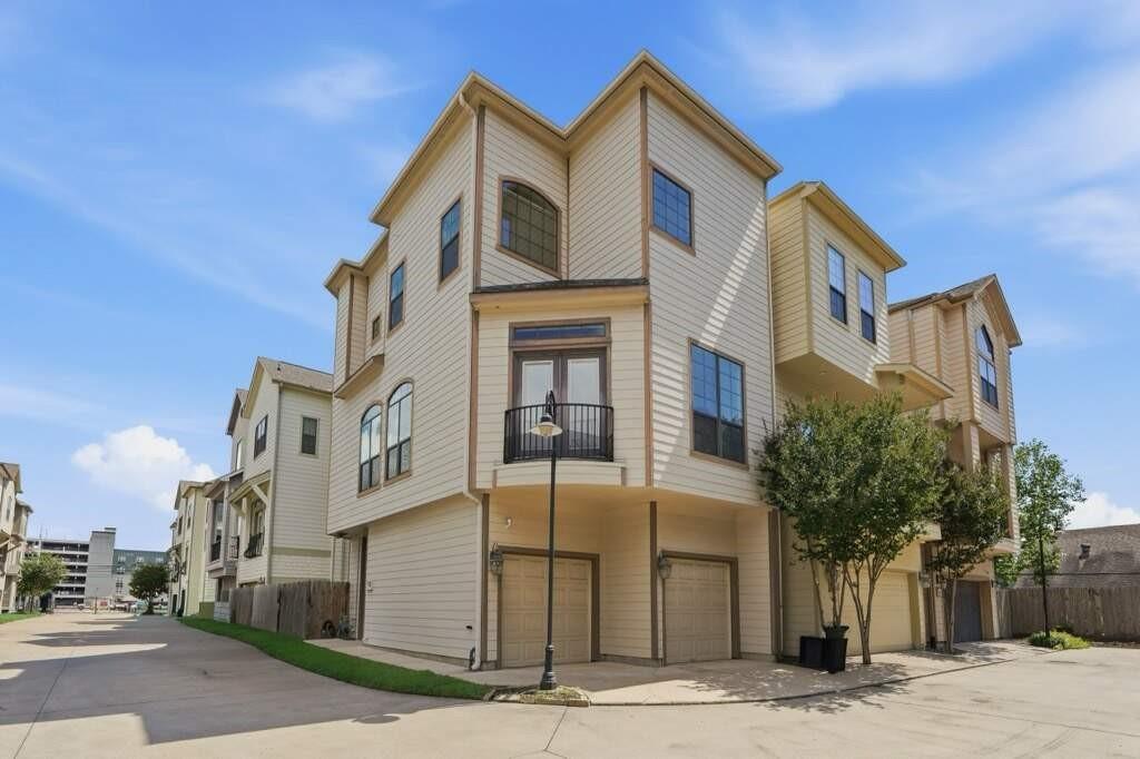 836 Garden Oaks Terrace