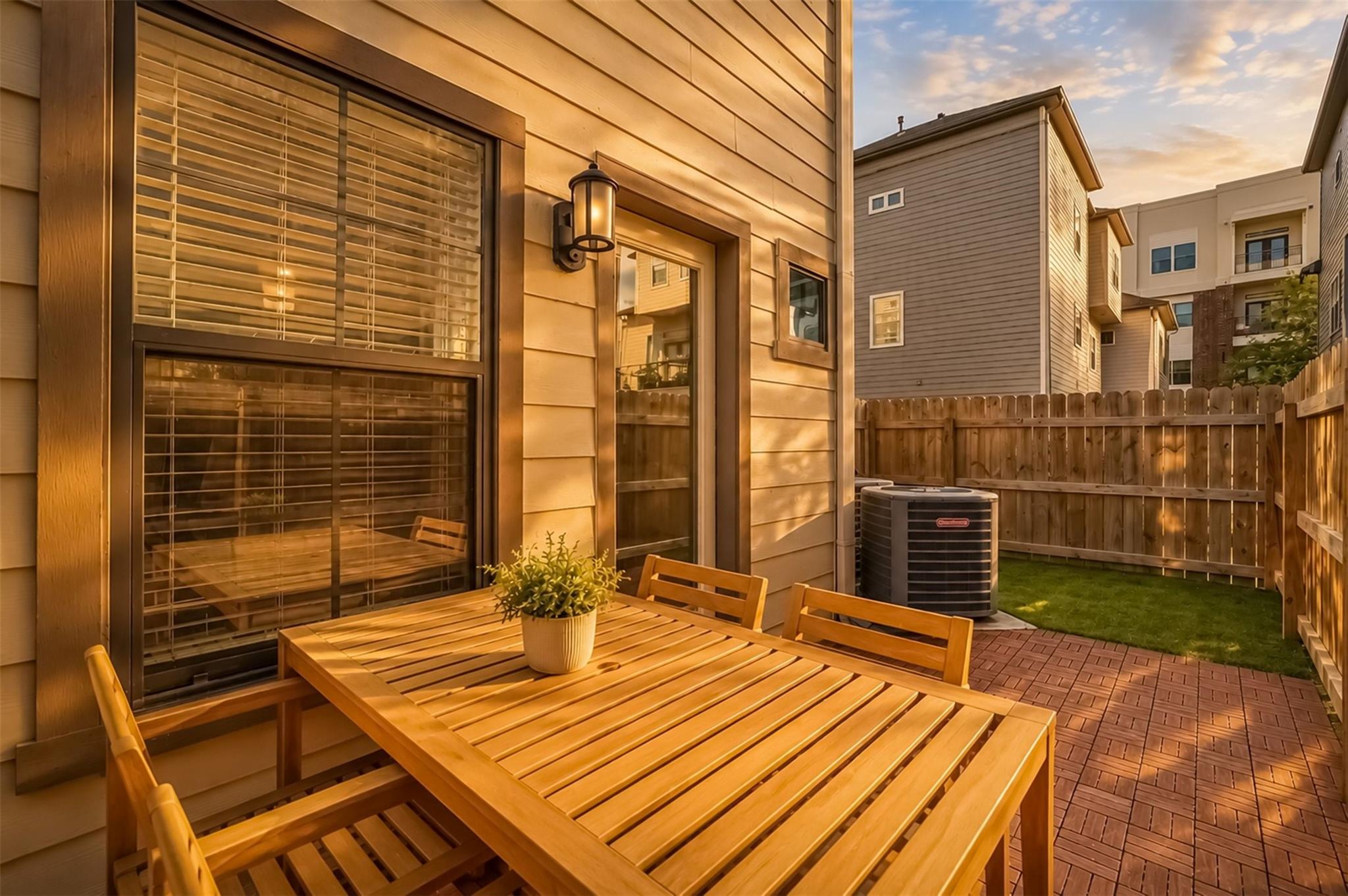 836 Garden Oaks Terrace