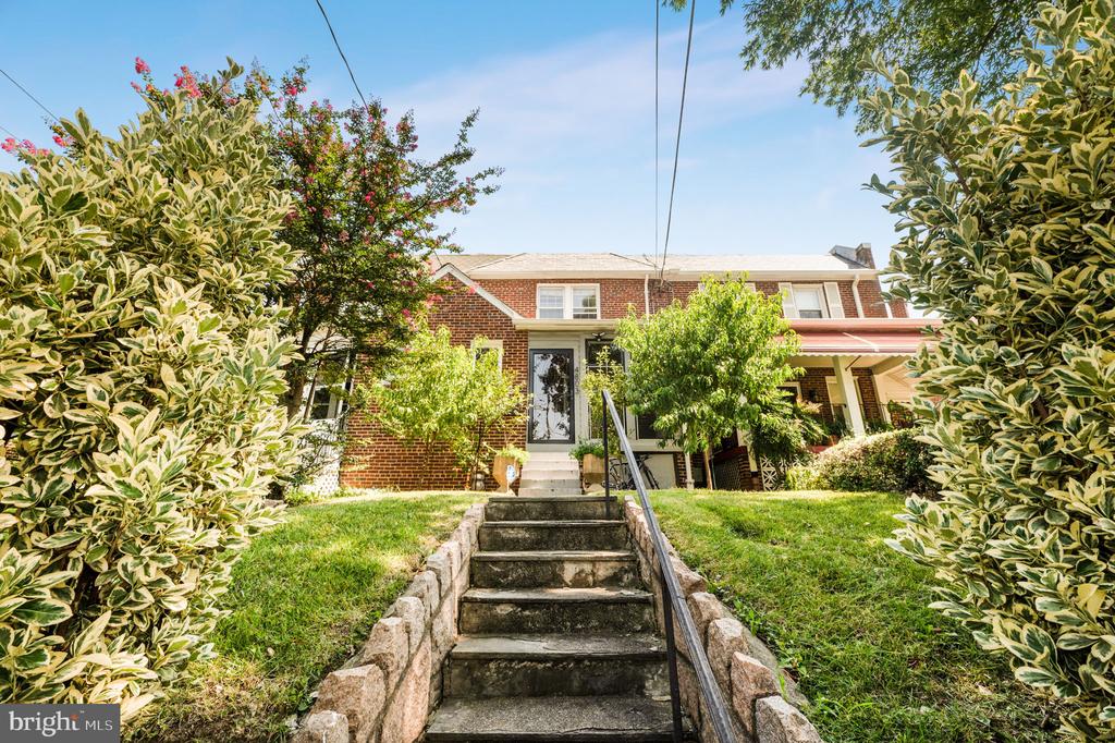 4803 S Dakota NE