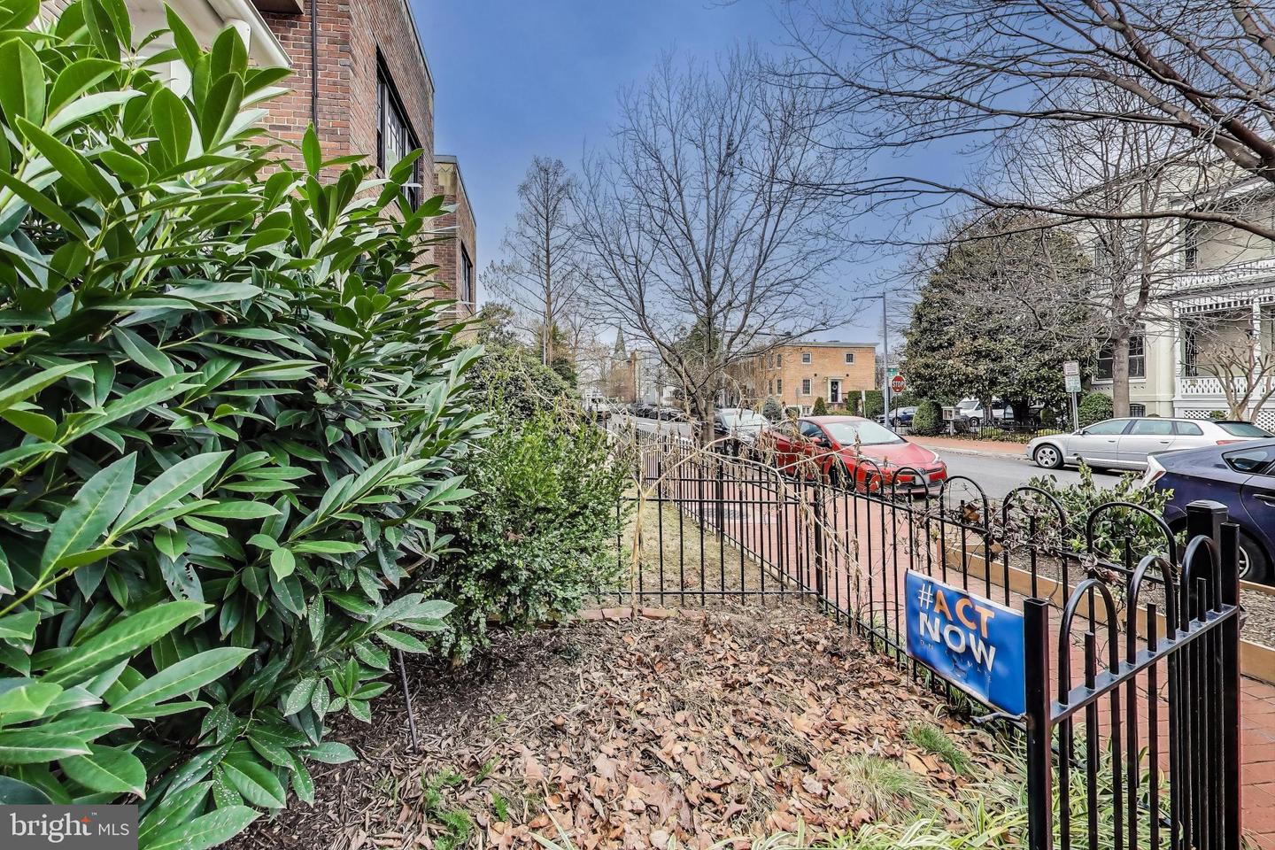 407 A St NE