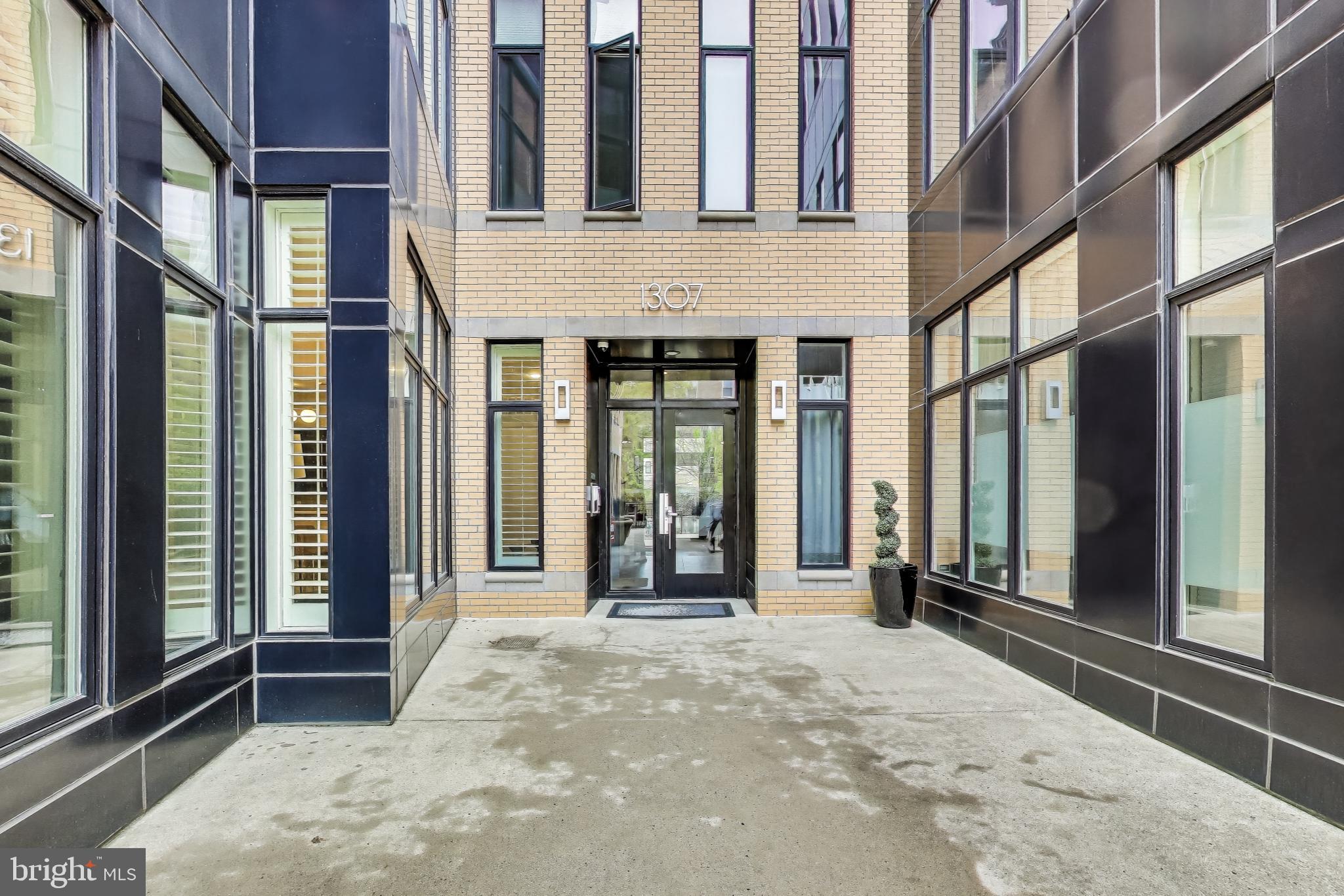 1307 Clifton St NW #22