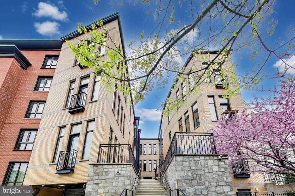 1307 Clifton St NW #22
