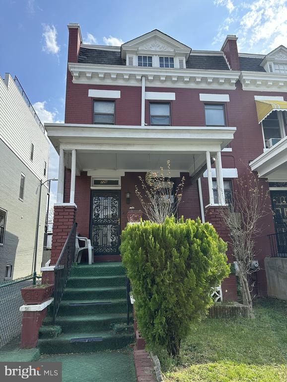 726 TAYLOR STREET NW