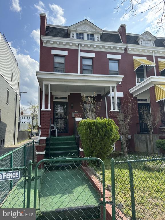 726 TAYLOR STREET NW