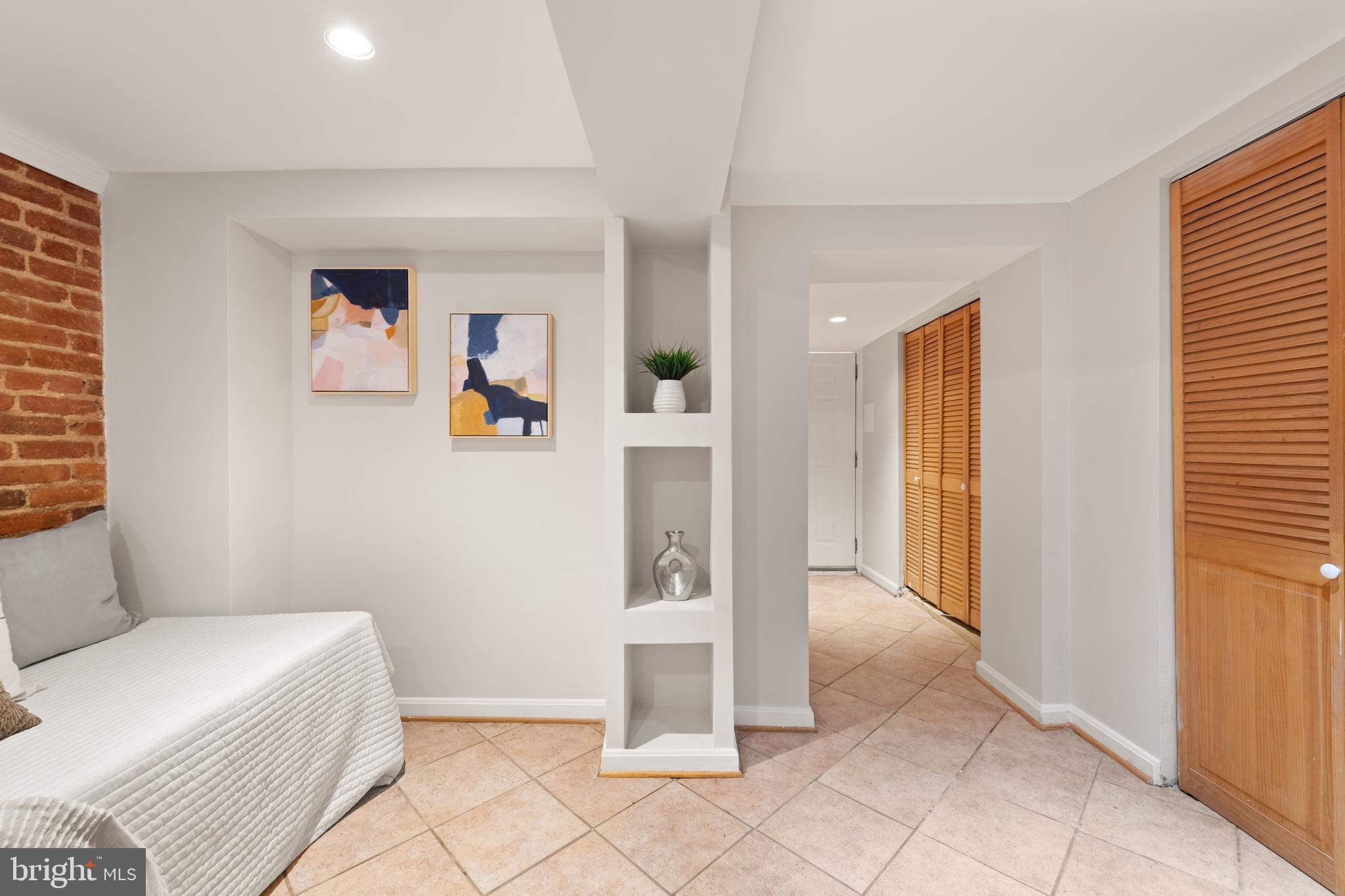 1427 MORSE STREET NE