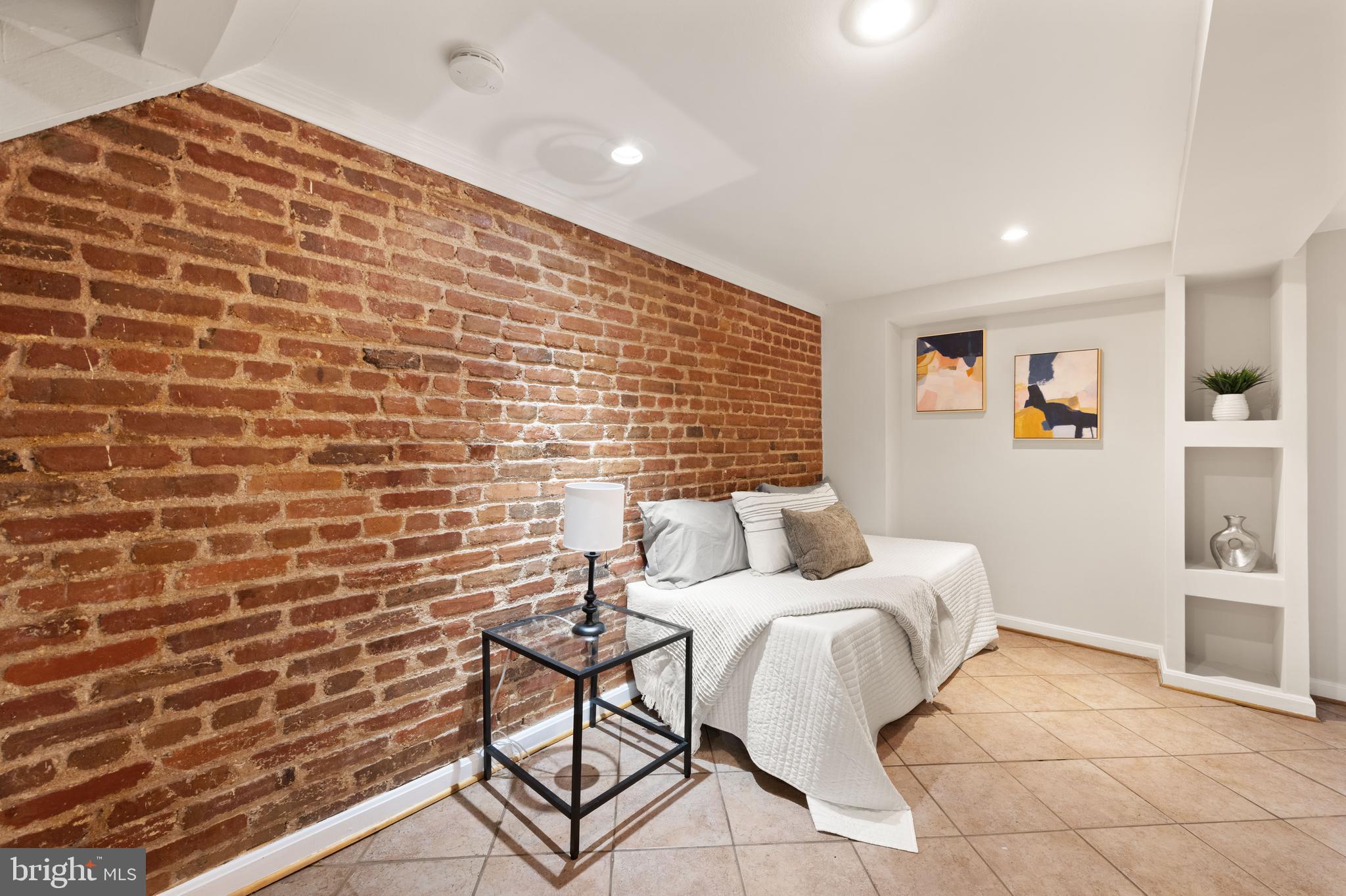 1427 MORSE STREET NE