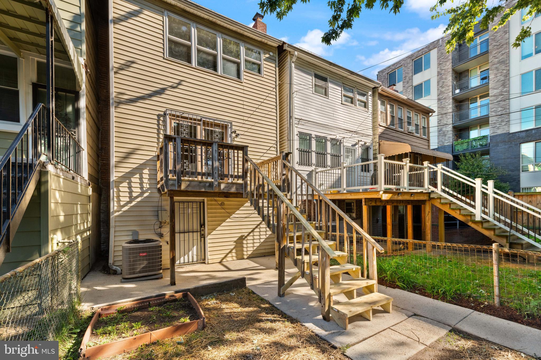 1427 MORSE STREET NE