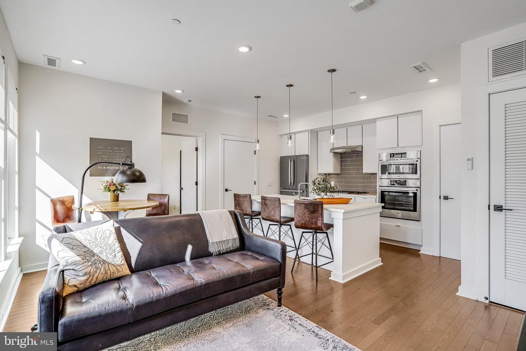 300 8TH STREET NE 404