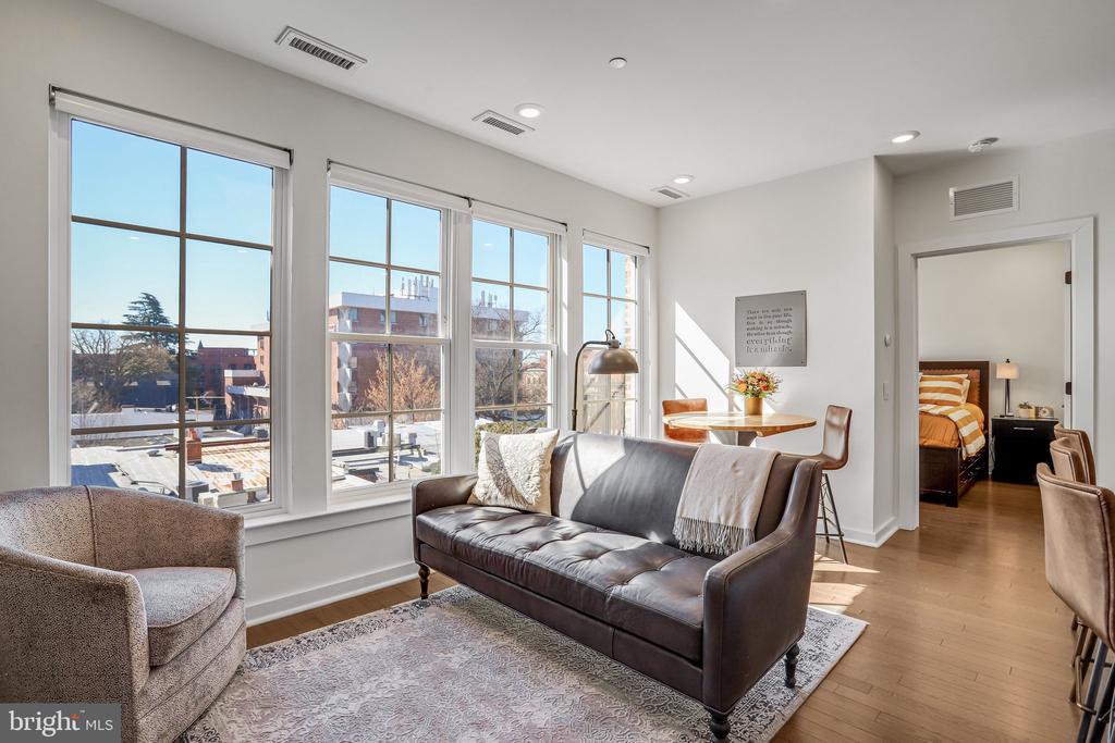 300 8TH STREET NE 404