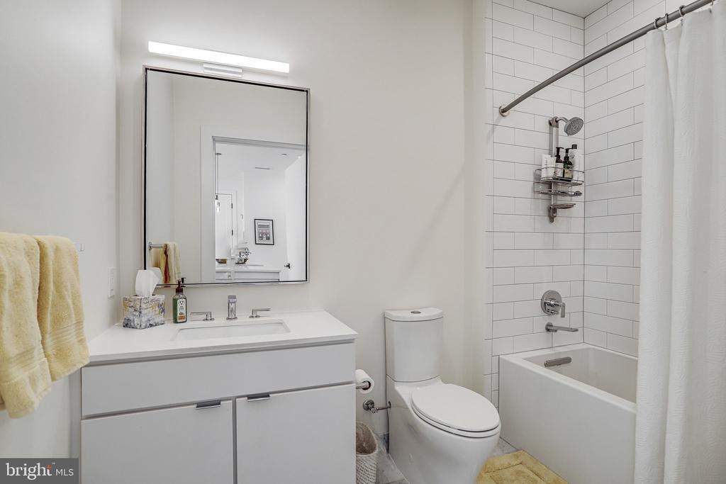 300 8TH STREET NE 404