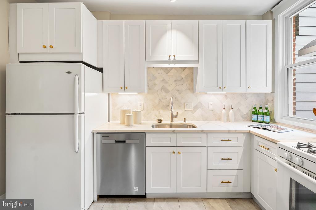 4224 8TH STREET NW