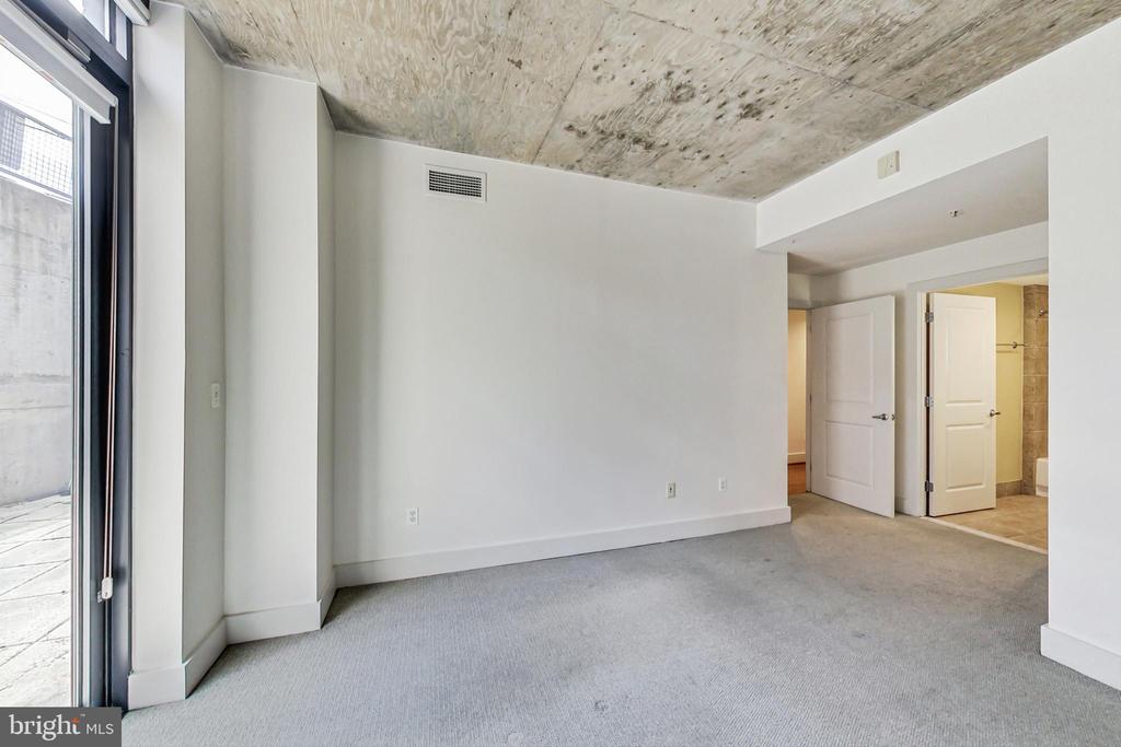 2301 CHAMPLAIN STREET NW Unit: T04