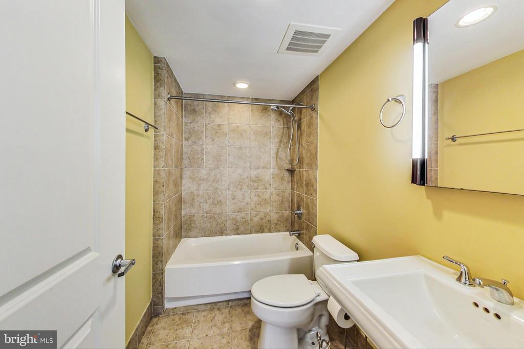 2301 CHAMPLAIN STREET NW Unit: T04