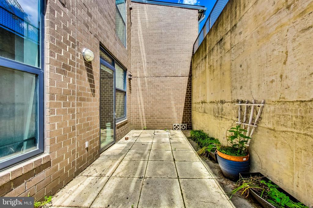 2301 CHAMPLAIN STREET NW Unit: T04