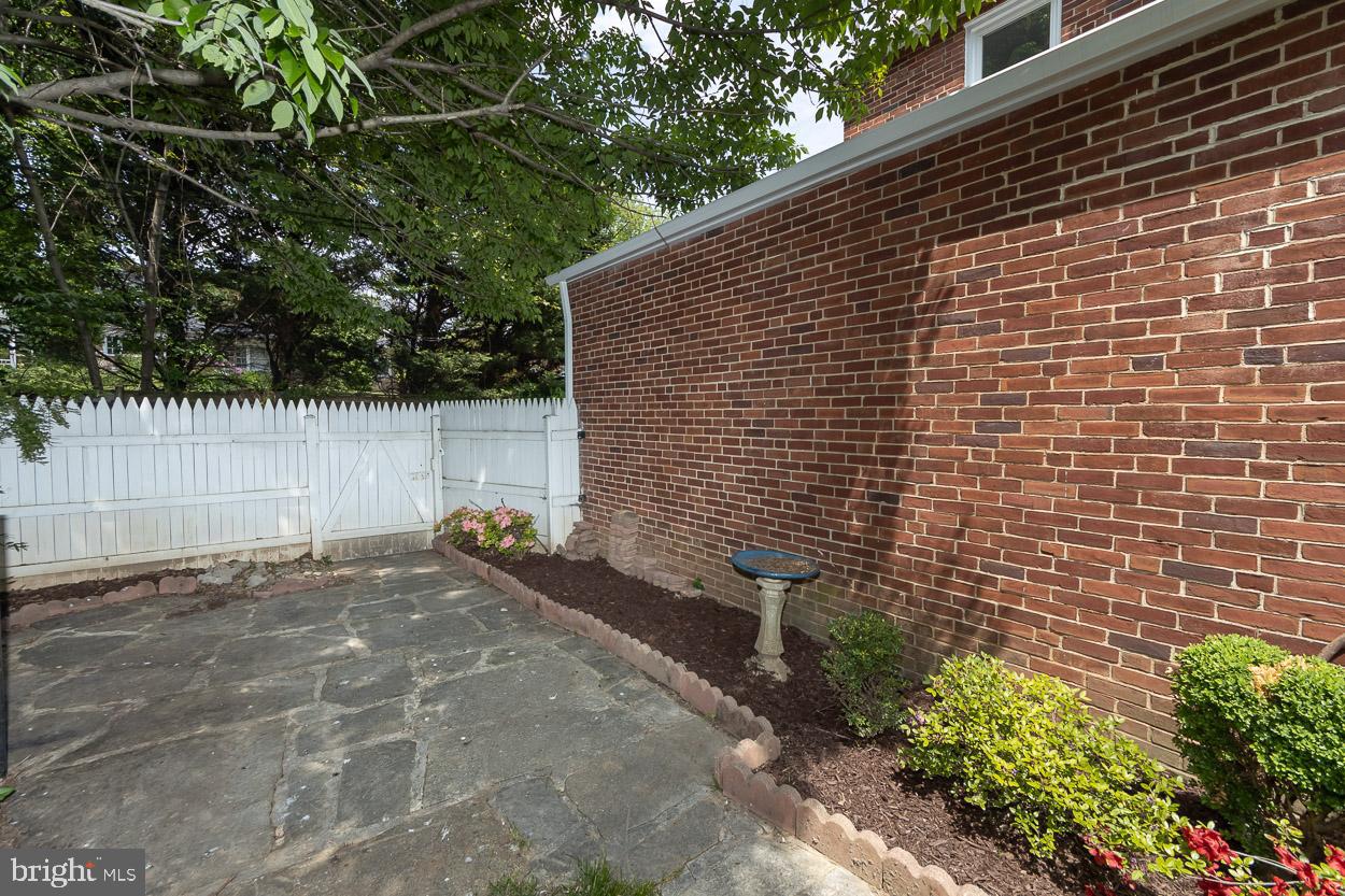 310 Eastway Ct