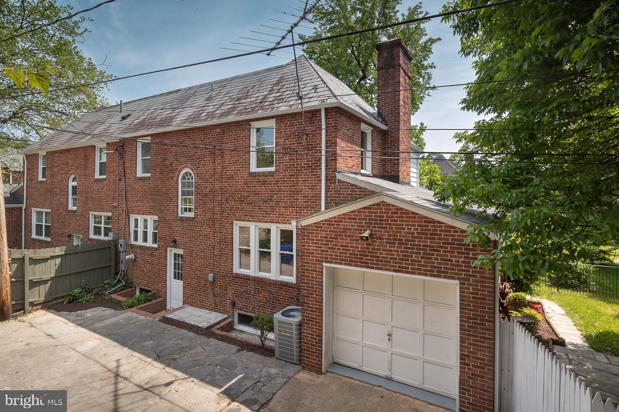 310 Eastway Ct