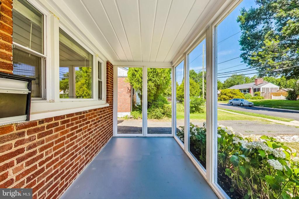 1906 Alberti Dr