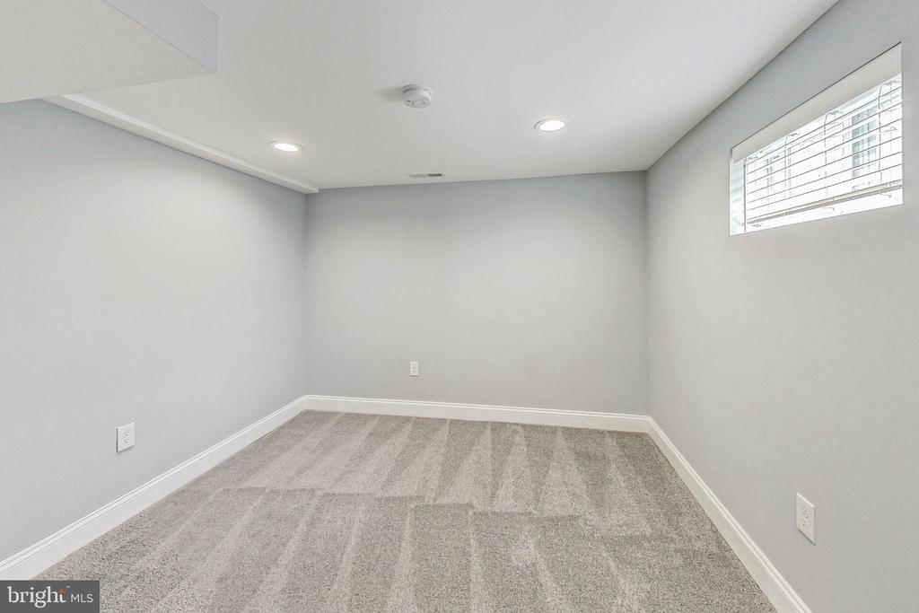 1906 Alberti Dr