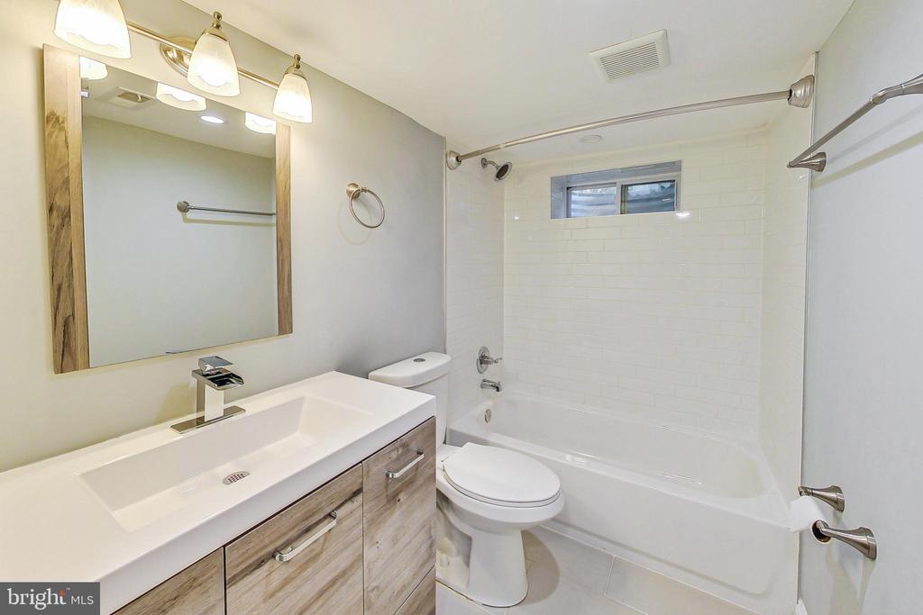 1906 Alberti Dr