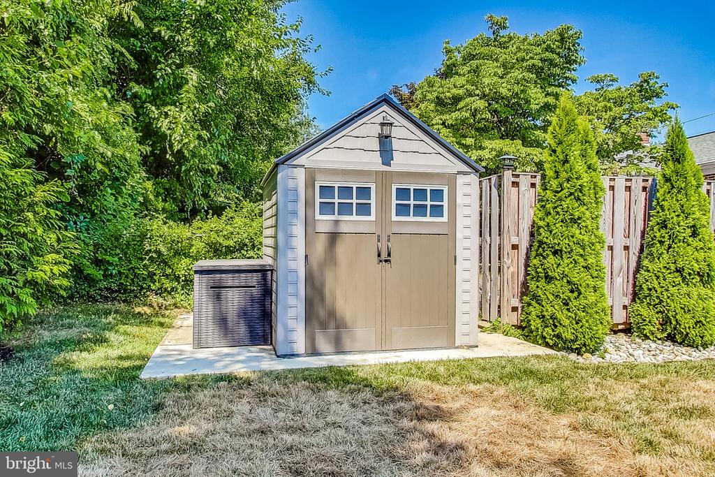 1906 Alberti Dr