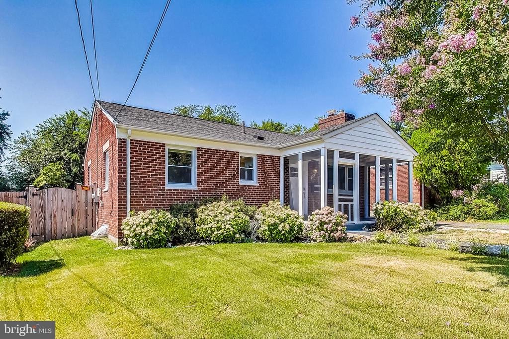1906 Alberti Dr
