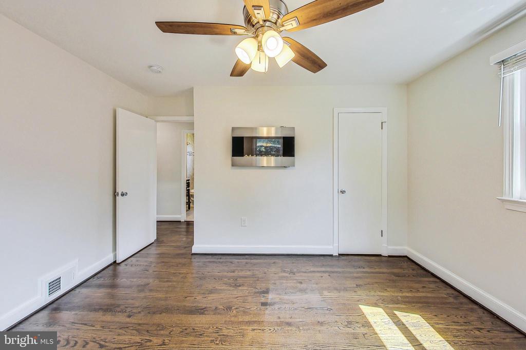 1906 Alberti Dr