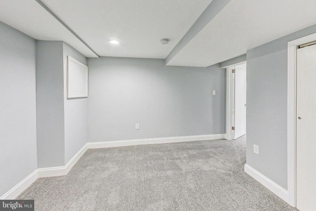 1906 Alberti Dr