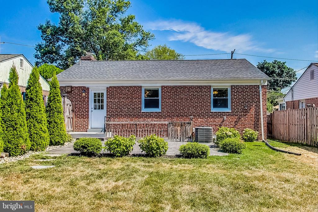1906 Alberti Dr