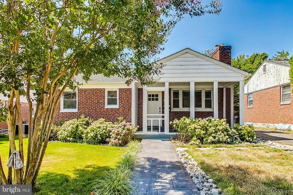 1906 Alberti Dr