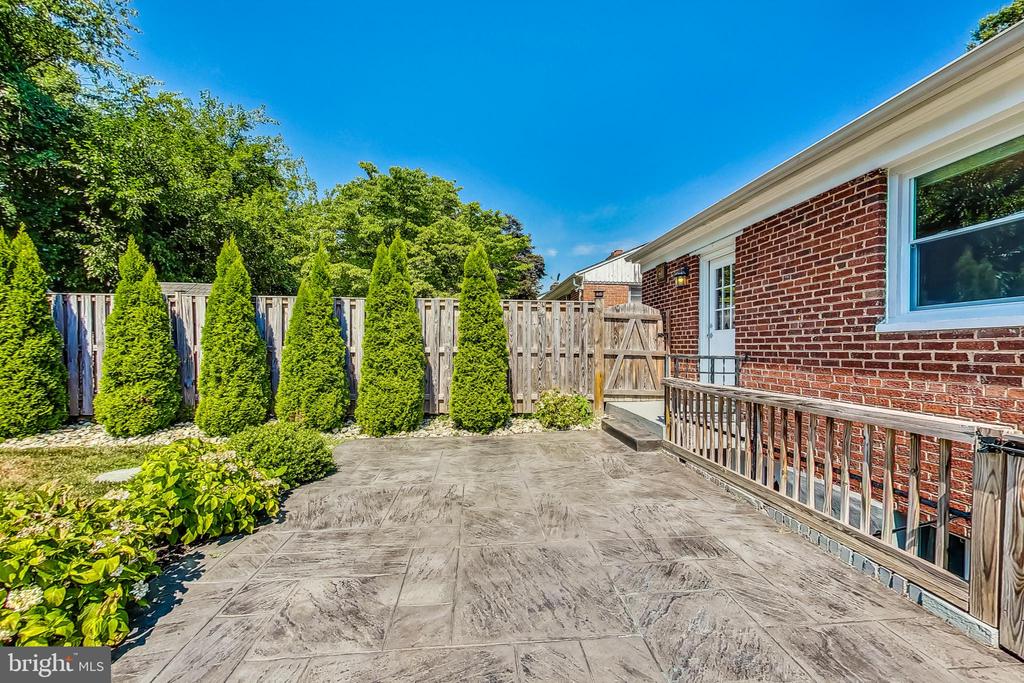 1906 Alberti Dr