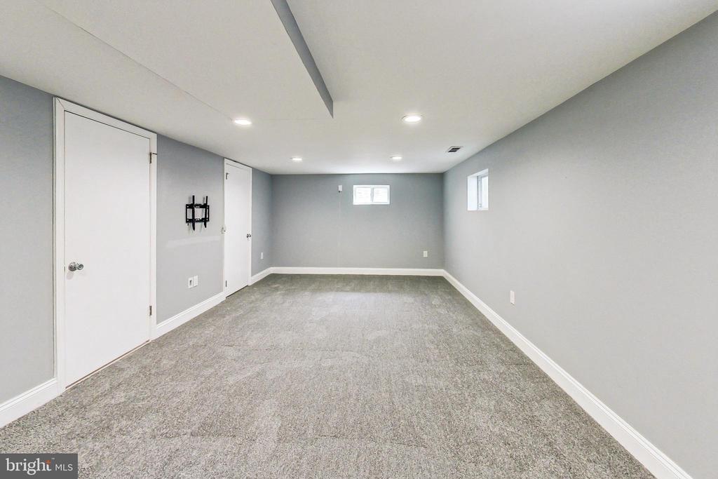 1906 Alberti Dr