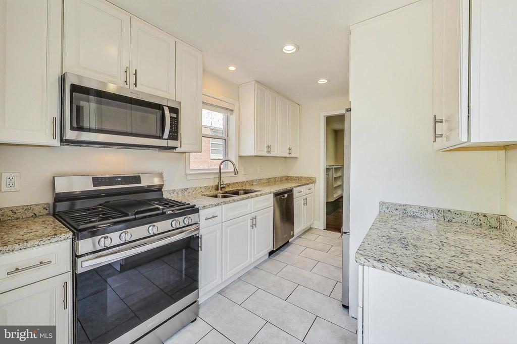 1906 Alberti Dr