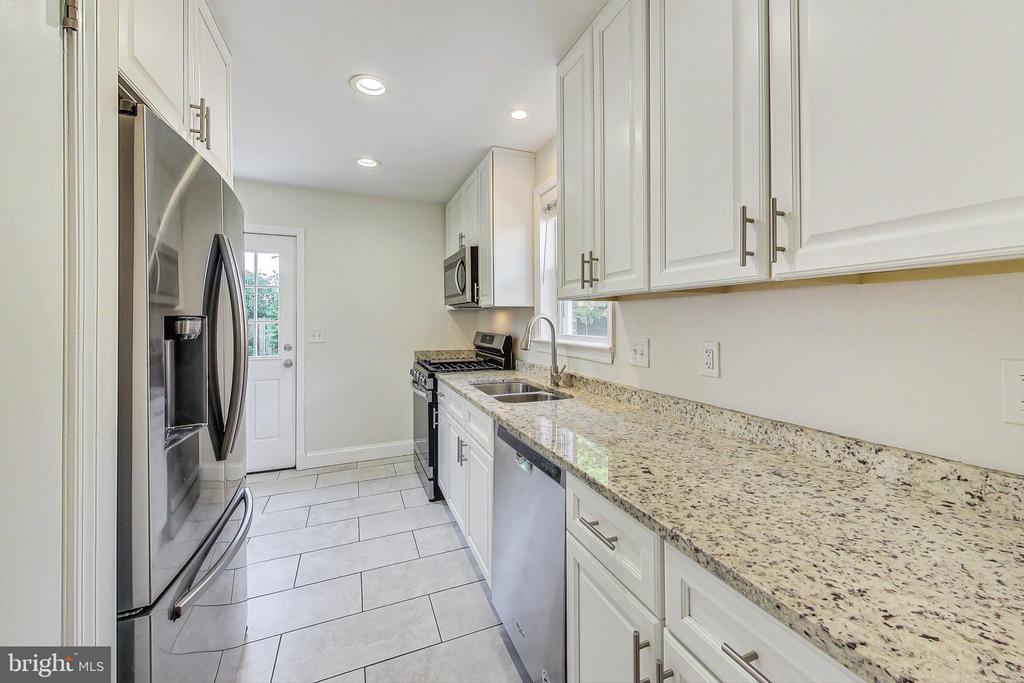1906 Alberti Dr