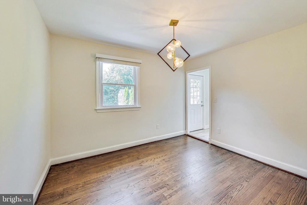 1906 Alberti Dr