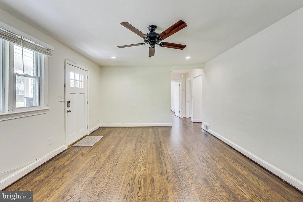 1906 Alberti Dr