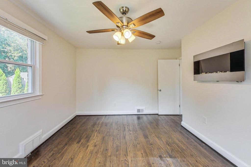 1906 Alberti Dr