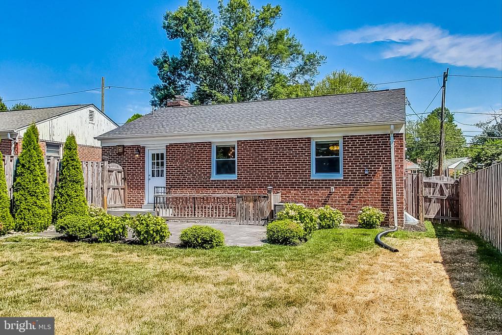 1906 Alberti Dr