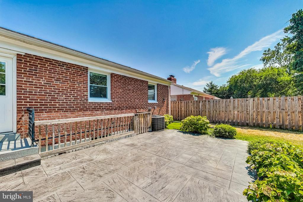1906 Alberti Dr