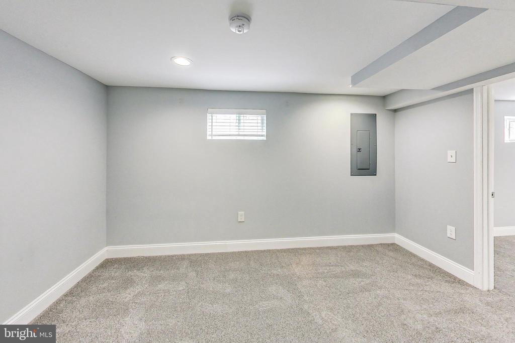 1906 Alberti Dr