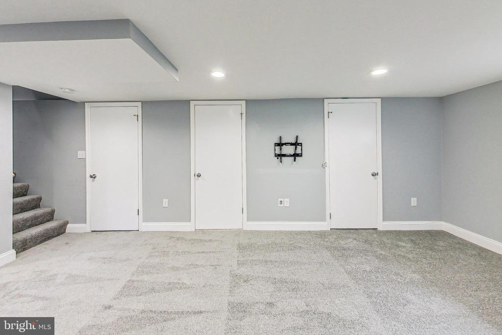 1906 Alberti Dr