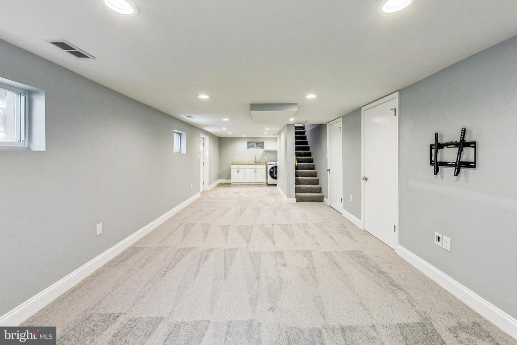 1906 Alberti Dr