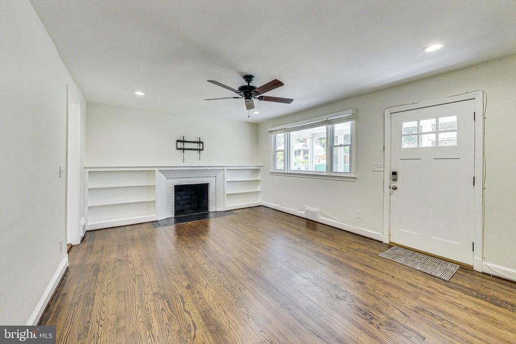 1906 Alberti Dr